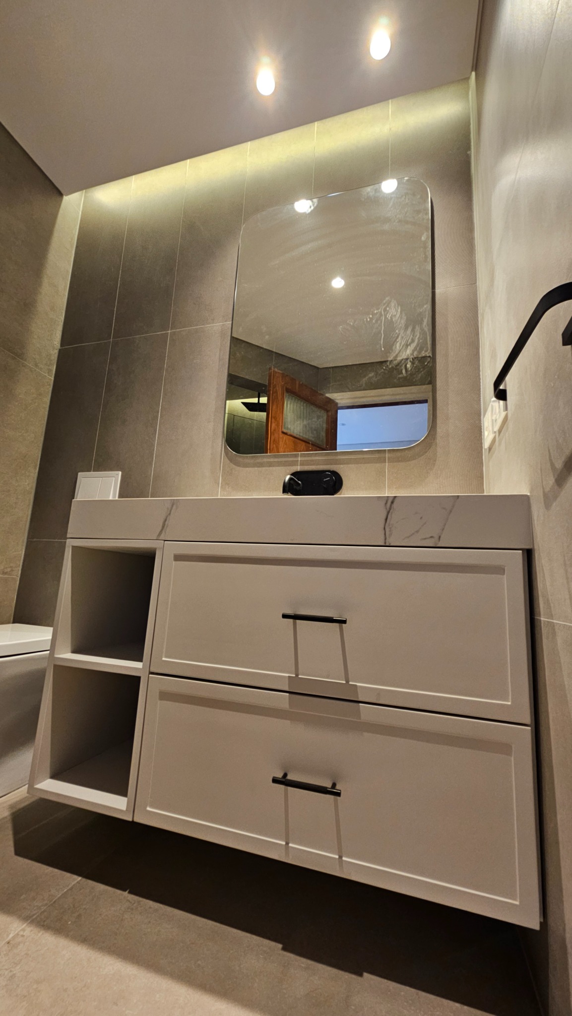 Detalle del baño principal renovado integralmente