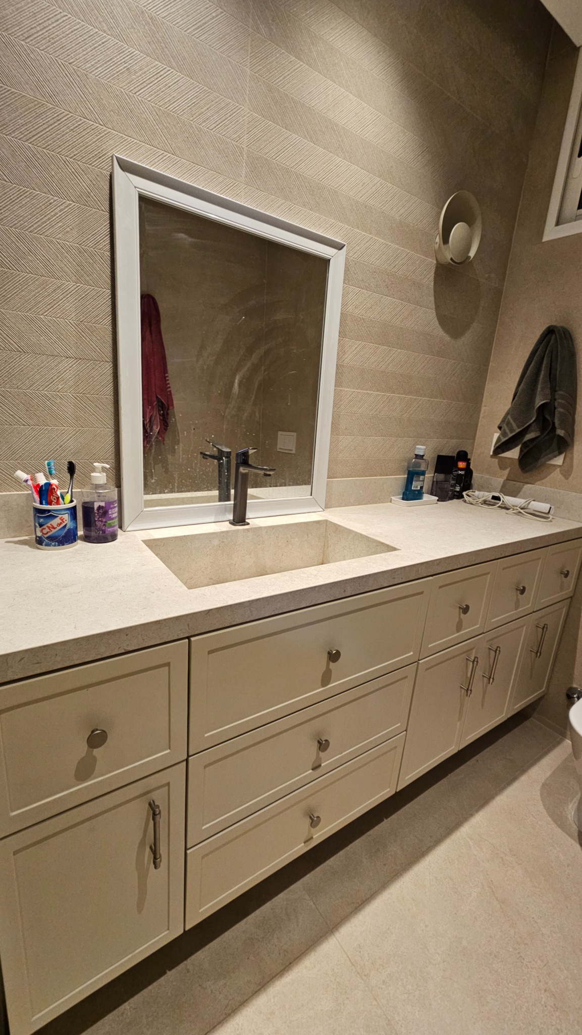 Segundo baño renovado con vanitory a medida